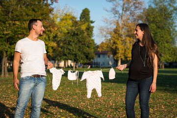 couple celebrates the birth of the baby in the park