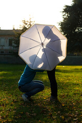 father kisses his wife's belly