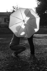 father kisses his wife's belly