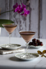 Mousse de cerejas, café e chocolate