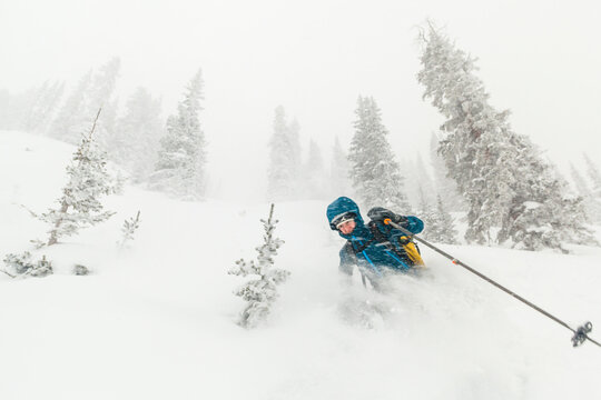 Woman skiing down snowcapped hill, Colorado, USA
