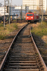 Fototapeta premium train tracks and front view of a locomotive in the city