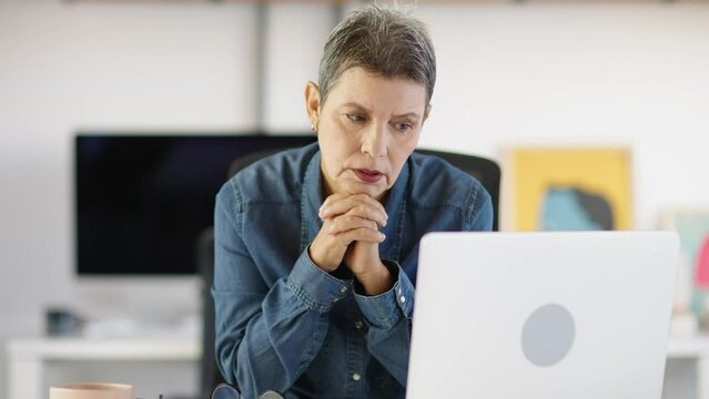 Worried Senior Mature Business Woman Face Looking At Laptop In Office. Close Up Of Upset Senior Businesswoman Thinking About Mistakes In Work. Portrait Of Sad Woman Looking Laptop. Depressed Employee Working On Laptop