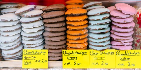 Colorful Nürnberger Elisenlebkuchen in assorted flavors, original gingerbread cookies, sold at Lebkuchen stall at Nuremberg Christkindlesmarkt, traditional and famous Christmas market in Germany - 550155371