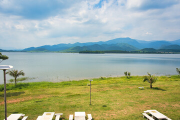 ダムの辺りにあるキャンプ場　タイ・カンチャナブリー