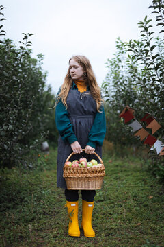 girl and apple harvest