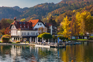 Obraz premium Worthersee and Maria Worth Church