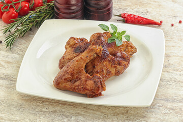 Roasted chicken wings with spicy sauce