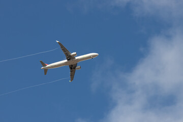 Fototapeta na wymiar Flying airplanes in the blue sky