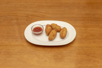 The croquette has numerous precedents throughout human history, since since Antiquity it has been used as a technique to reuse leftovers