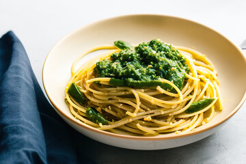 spaghetti with pesto