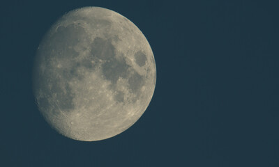 Photograph of Moon in the full moon lunar phase.