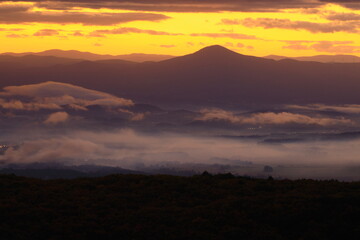 岩手県八幡平市　朝焼けの雲海