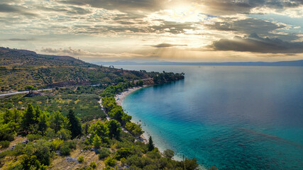 Naklejka premium Romantic morning seascape of Adriatic sea. Colorful summer view of small beach in famous resort - Brela, Makarska, Tucepi, Podgora Croatia, Europe. Beautiful world of Mediterranean countries.
