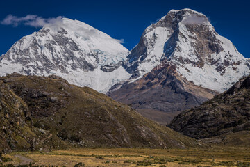 Fototapeta premium Huascaran Mountain massif in Cordillera Blanca, snowcapped Andes, Ancash, Peru