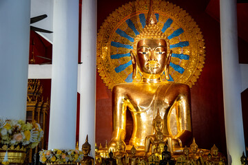 goldener Buddha in einem thailändischen Tempel in Asien