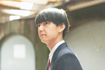 高架下 男子高校生