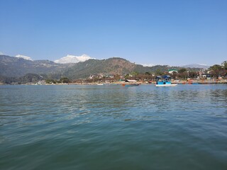 Fototapeta premium phewa lake pokhara beautiful view with mountain in background