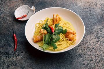 Pasta with shrimps and herbs