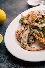 Grilled shrimp with lemon