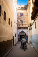 Naklejka na ściany i meble Paseando por las calles del Zoco de Fez (Marruecos)