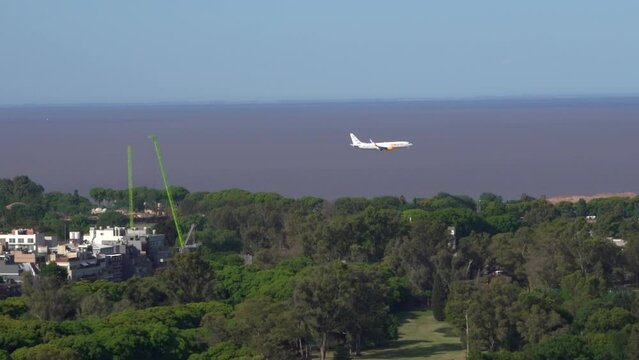 airplane landing in Buenos Aires