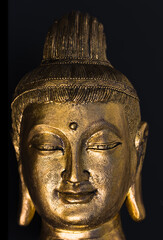 Statue dorée de bouddha 