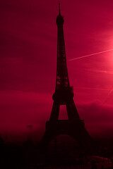 tour Eiffel  rouge