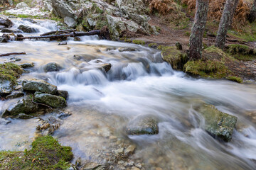 Fototapeta na wymiar whitewater in the mountains of the Sierra de Guadarrama in Madrid