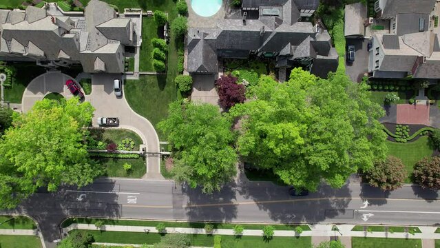 Establishing landscape aerial of expensive, upper class neighborhood estates, large homes, mansions, and green lawns with swimming pools in high-income suburb sprawl in Midwest Columbus, Ohio, USA