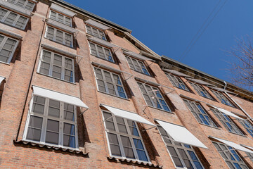 Obraz premium Glass windows. Windows in a multi-storey building.
