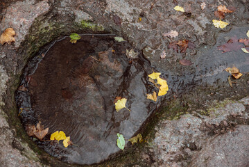 Part of the decoration of the facade of the building and the material from which it is built; 
the beginning of the spring is made of stone

