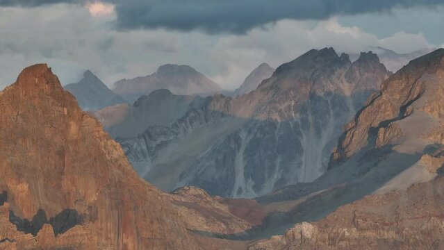Endless mountain views during sunset french alps rocky landscape 