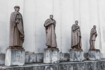Keuken foto achterwand Historisch monument Writer sculptures near the National Library in Lisbon, Portugal
