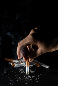 Persona abandonando su adicci&oacute;n al cigarrillo