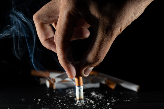 Persona abandonando su adicci&oacute;n al cigarrillo