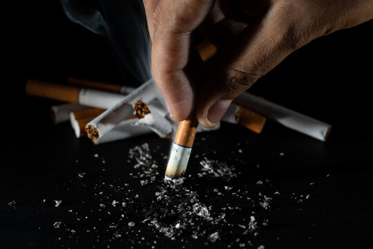 Persona abandonando su adicci&oacute;n al cigarrillo