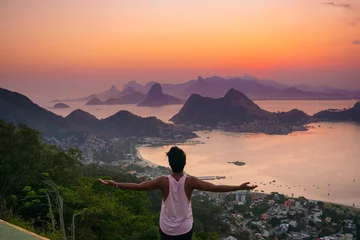 Photo sur Plexiglas Rio de Janeiro man yoga in the montain with sunset