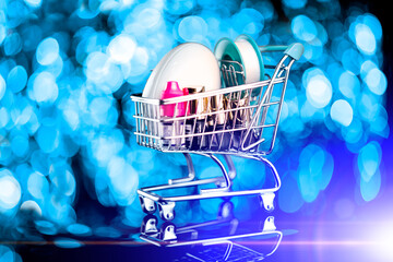 Fototapeta Koszyk z kosmetykami podczas świątecznych zakupów, na tle niebieskich świątecznych światełek obraz