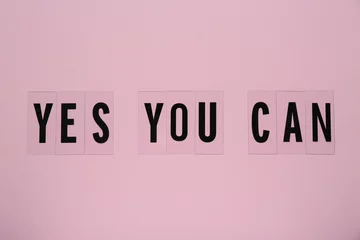 Crédence de cuisine Citations Phrase Yes You Can of plastic letters on pink background, top view. Motivational quote  © New Africa