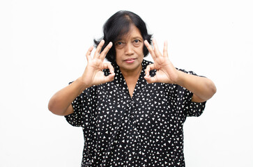 Portrait of happy ecstatic senior asian woman giving thumbs up and ok gesture as appreciation and approval