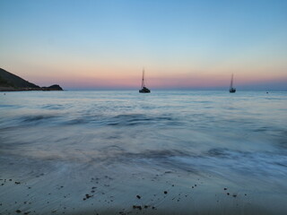 海に浮かぶボート
