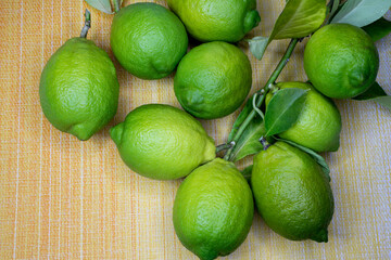 背景素材　もぎたての新鮮な青レモン