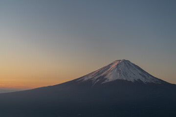 夜明けの富士山　山梨県新道峠