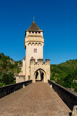 Fototapeta na wymiar Cahors. Pont Valentré surnommé Pont du Diable sur le chemin de Saint Jacques de Compostelle. Patrimoine mondial de l'Unesco . Lot. Occitanie. France