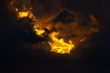 Cielos espectaculares y nubes de diversos colores