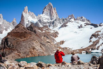 Tourists at Laguna de los tres and fitz roy in el chalten patagonia argentina