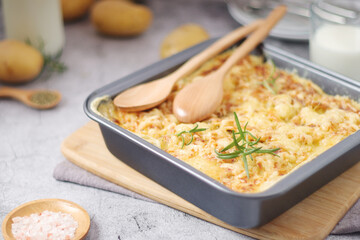 French national potato dish gratin