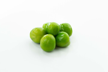 green peas isolated. fresh organic vegetables