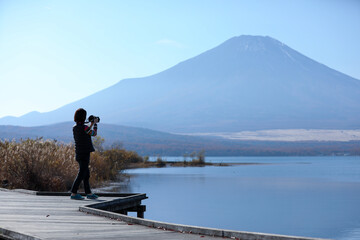 Fototapeta na wymiar 富士山とカメラ女子_9